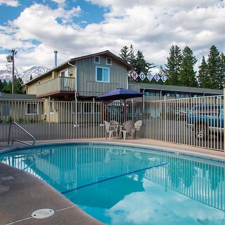 Swiss Holiday Lodge Mount Shasta Buitenkant foto