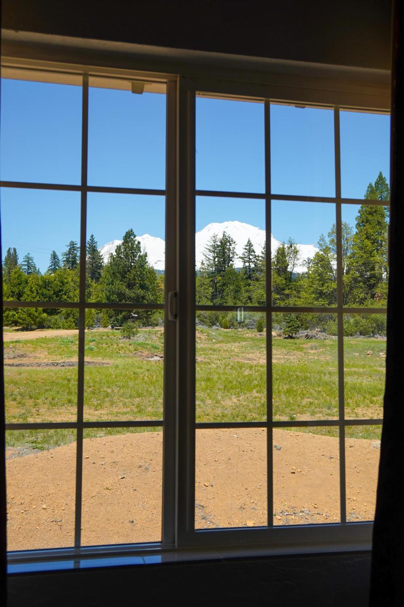 Swiss Holiday Lodge Mount Shasta Buitenkant foto