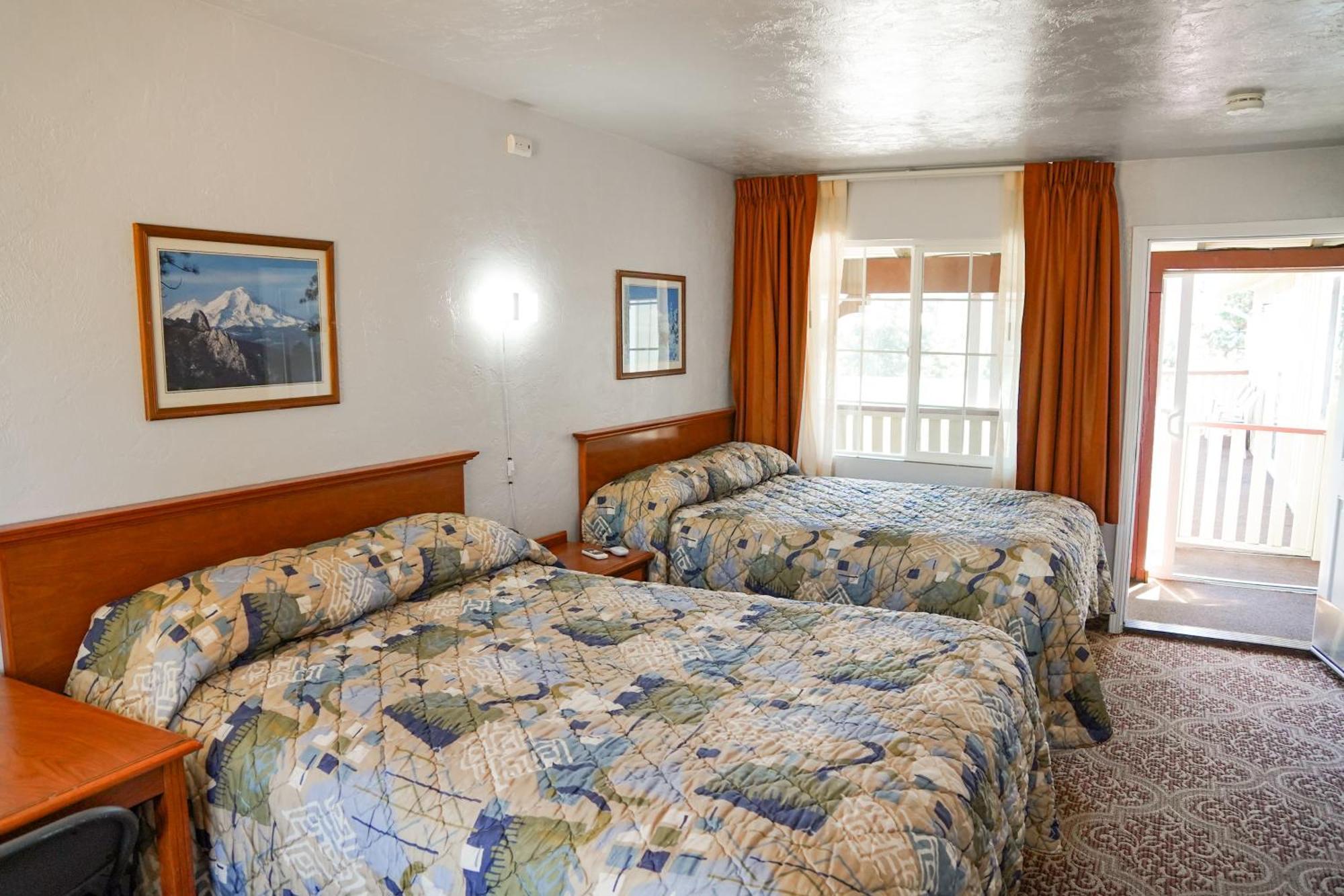 Swiss Holiday Lodge Mount Shasta Buitenkant foto