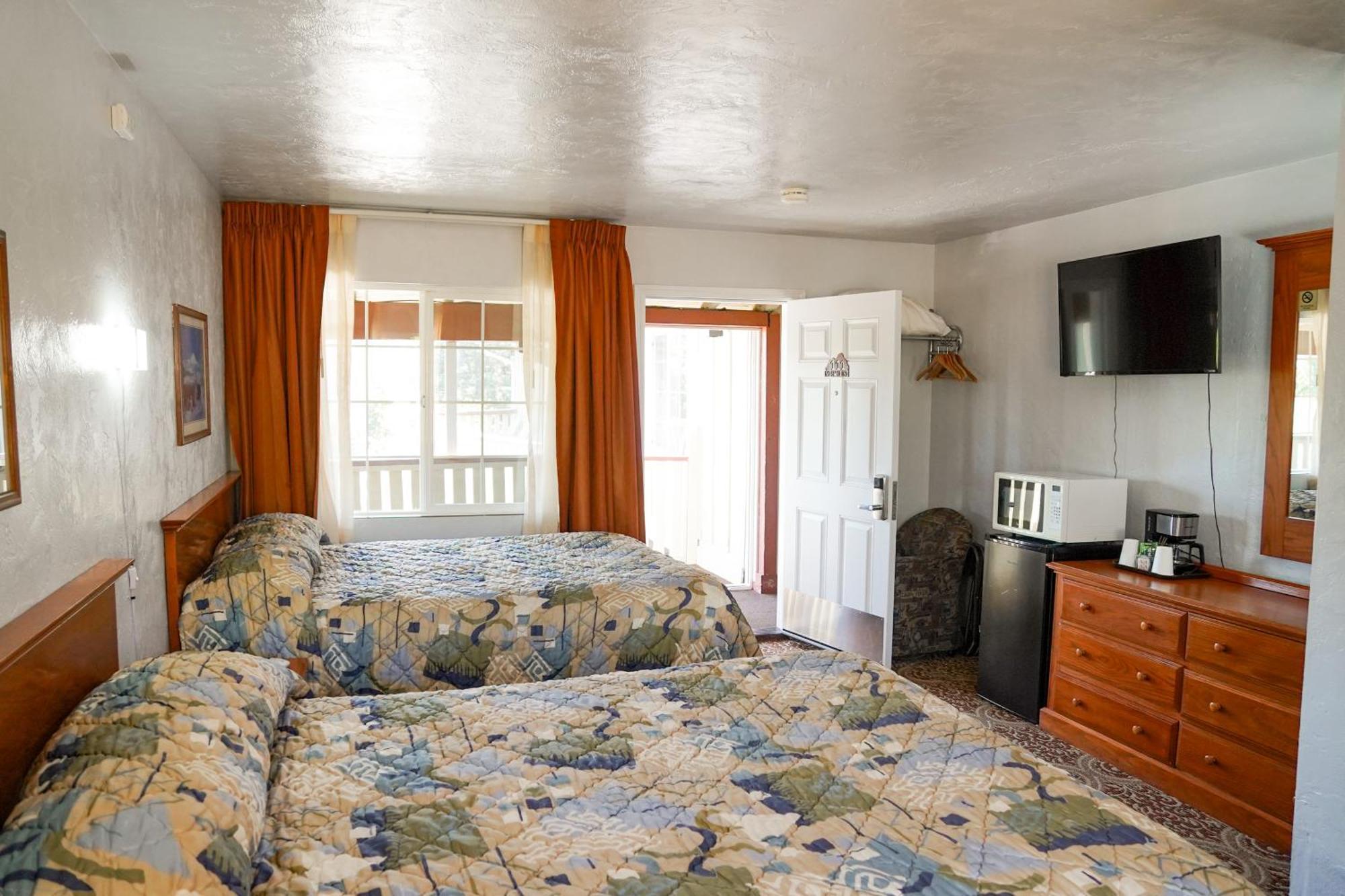 Swiss Holiday Lodge Mount Shasta Buitenkant foto