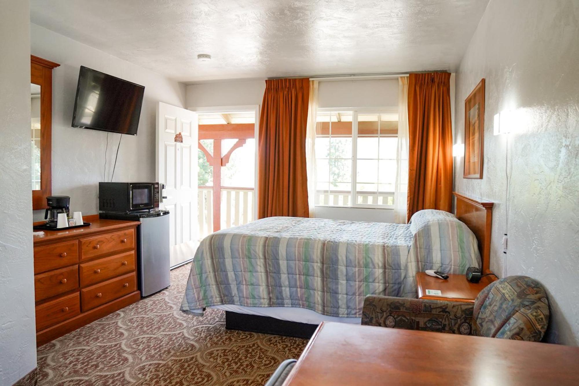 Swiss Holiday Lodge Mount Shasta Buitenkant foto