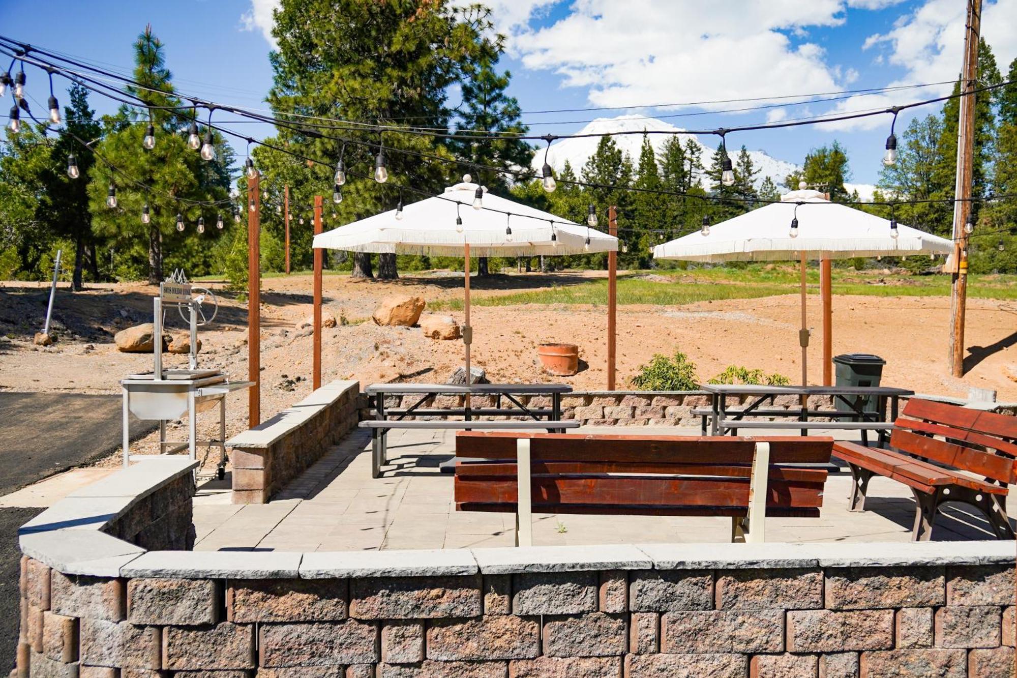 Swiss Holiday Lodge Mount Shasta Buitenkant foto