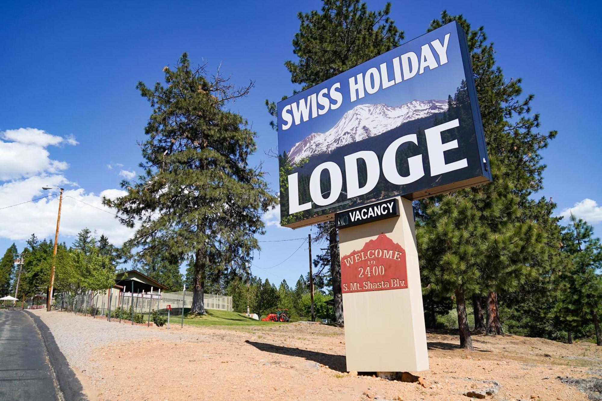 Swiss Holiday Lodge Mount Shasta Buitenkant foto